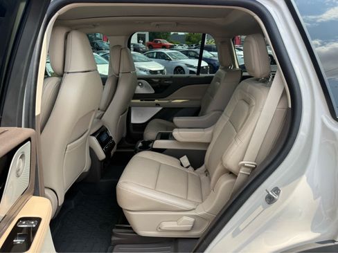 Used 2023 Lincoln Aviator Reserve w/ Equipment Group 201A AWD/4WD image 17
