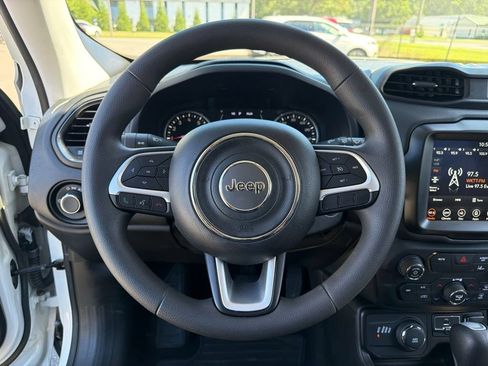 Used 2023 Jeep Renegade Latitude AWD/4WD image 15