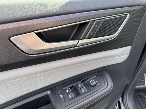 Used 2025 Volkswagen Atlas Peak Edition SE image 15