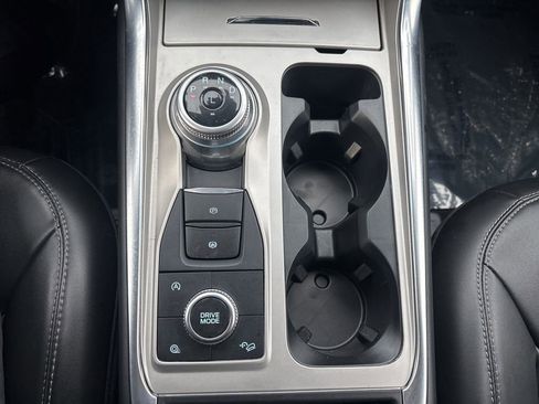 Used 2023 Ford Explorer XLT w/ Equipment Group 202A image 31