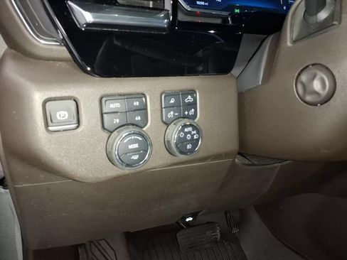 Used 2025 Chevrolet Silverado 1500 LTZ AWD/4WD image 18