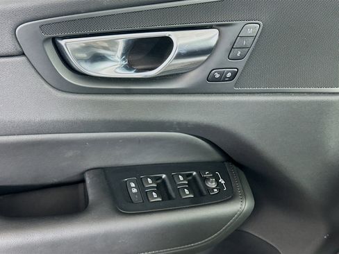 Used 2025 Volvo XC60 B5 Plus image 15