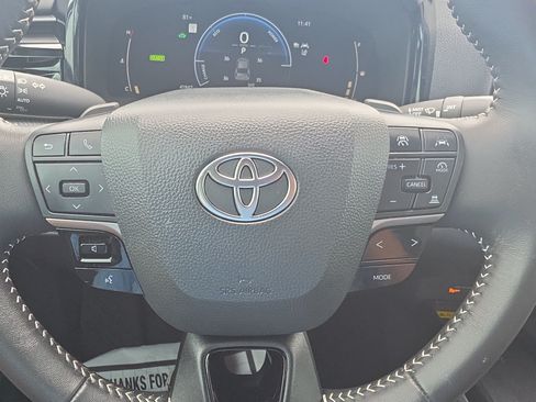 Used 2025 Toyota Camry SE w/ Convenience Package FWD image 11