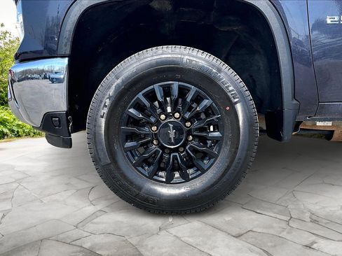 Used 2024 Chevrolet Silverado 2500 LT image 9