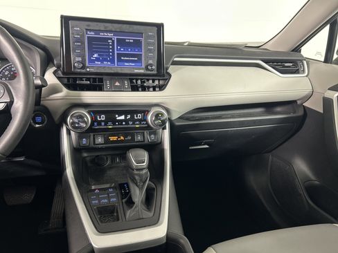 Used 2022 Toyota RAV4 XLE Premium image 29