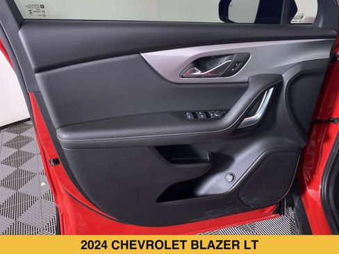 Certified 2024 Chevrolet Blazer LT w/ Convenience Package FWD image 11