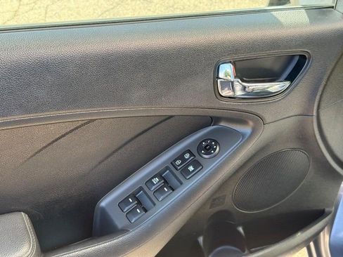 Used 2017 Kia Forte S FWD image 18
