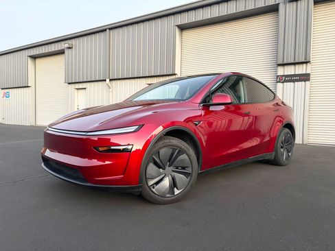 Used 2026 Tesla Model Y Long Range RWD image 5