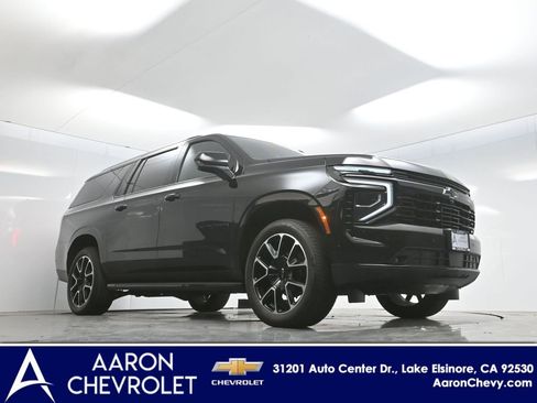 Used 2025 Chevrolet Suburban RST AWD/4WD image 2