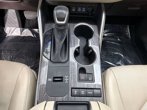 Used 2022 Toyota Highlander Platinum AWD/4WD image 18