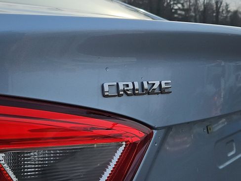 Used 2018 Chevrolet Cruze LT image 29