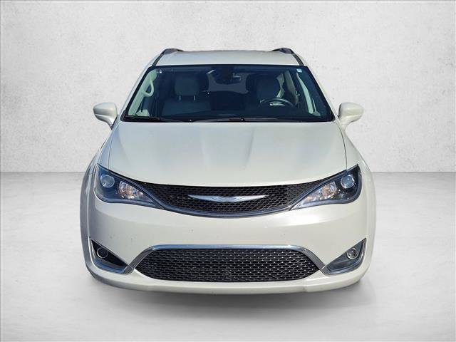 Used 2017 Chrysler Pacifica Touring-L FWD image 3