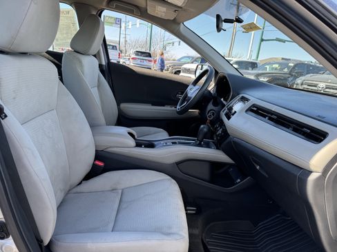 Used 2019 Honda HR-V LX image 34