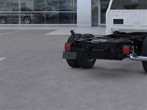 New 2025 Ford F350 XL w/ XL Chrome Package image 21