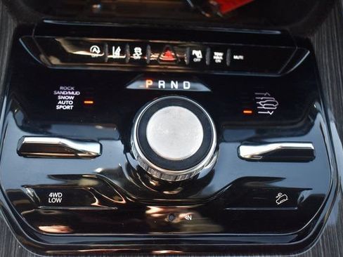 Used 2022 Jeep Wagoneer Series III AWD/4WD image 27