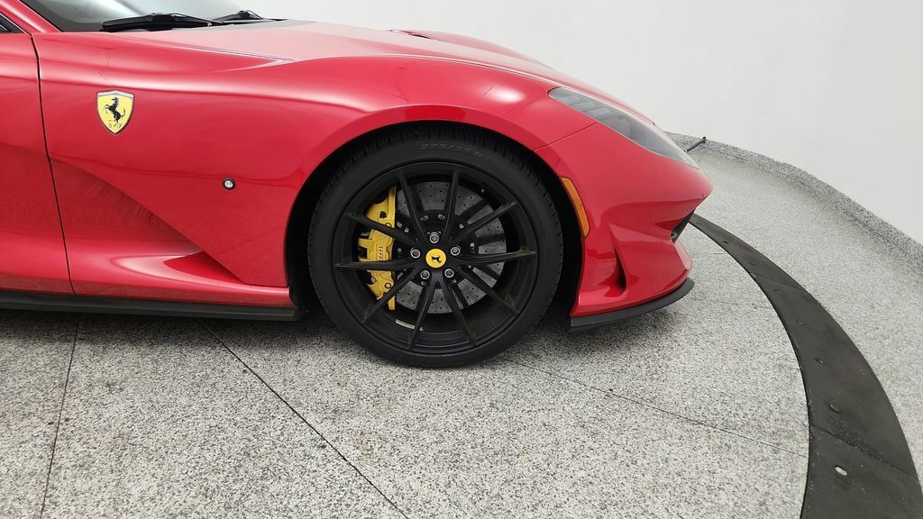 Used 2018 Ferrari 812 Superfast RWD image 19