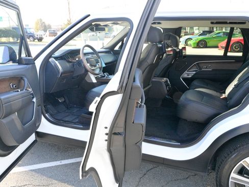 Used 2025 Land Rover Range Rover Long Wheelbase Autobiography image 33