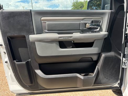 Used 2018 RAM 1500 Express RWD image 22