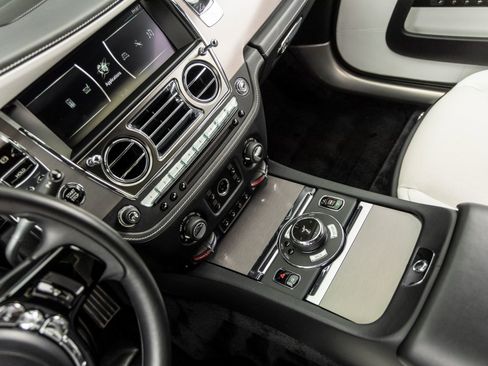 Used 2018 Rolls-Royce Wraith RWD image 41