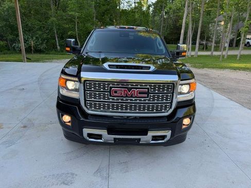Used 2019 GMC Sierra 3500 Denali AWD/4WD image 3