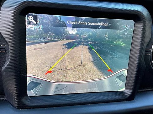 Used 2021 Jeep Gladiator Overland AWD/4WD image 13