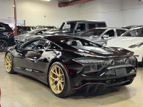 Used 2023 McLaren Artura image 2