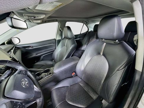 Used 2022 Toyota Camry XSE FWD image 14