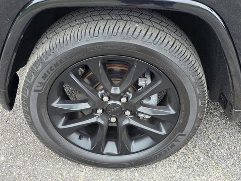 Used 2020 Jeep Grand Cherokee Altitude AWD/4WD image 38