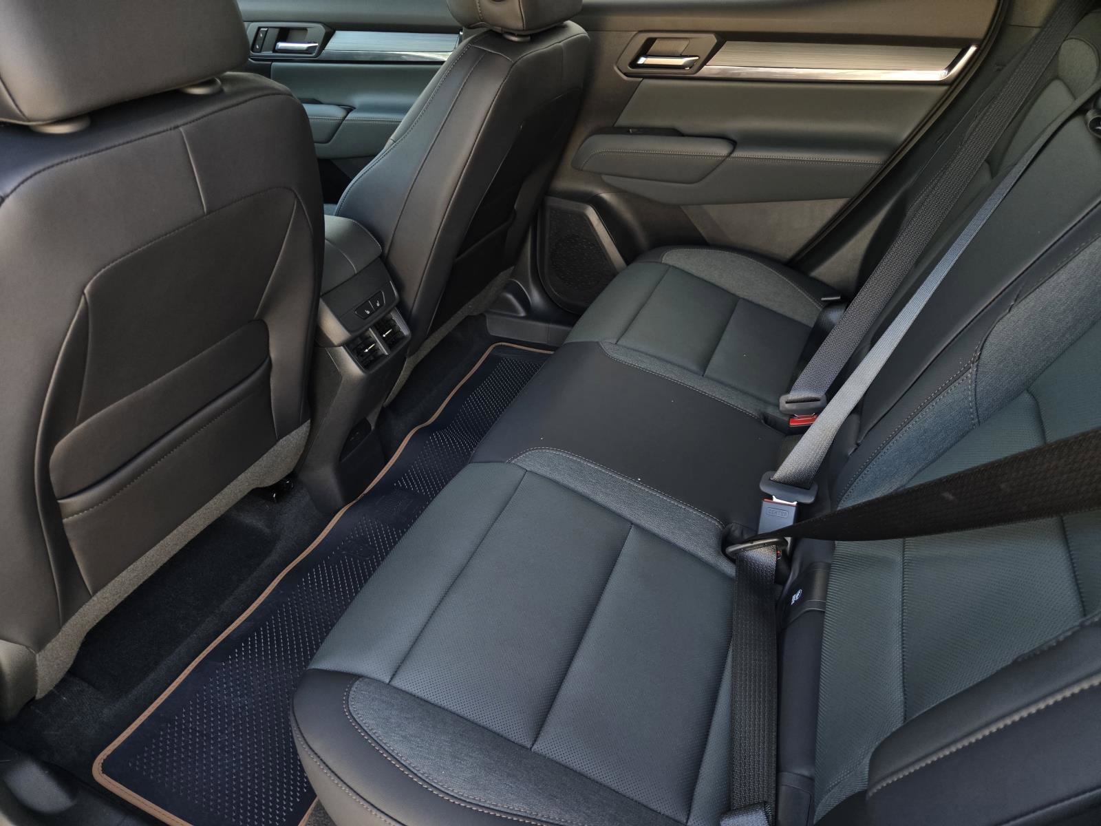New 2027 GMC Terrain AT4 w/ Convenience Package III AWD/4WD image 4