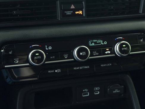 Certified 2025 Honda Pilot Touring image 33
