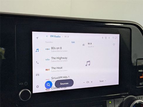 Certified 2023 Toyota Highlander XLE image 18