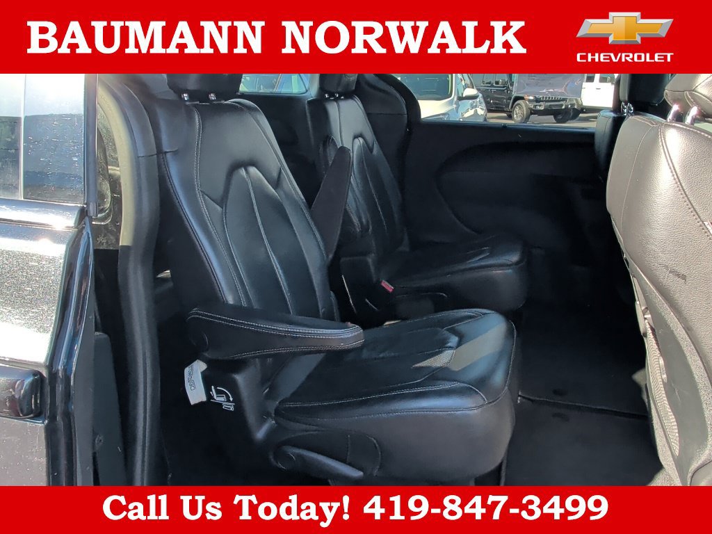 Used 2018 Chrysler Pacifica Touring-L w/ Advanced Safetytec Group FWD image 34