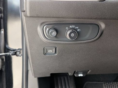 Used 2023 GMC Terrain SLE FWD image 19