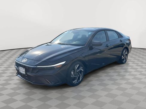 Used 2025 Hyundai Elantra Sport FWD image 2