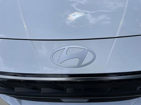 New 2025 Hyundai Elantra Limited image 22