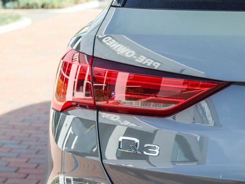 Certified 2025 Audi Q3 2.0T Premium w/ Convenience Package AWD/4WD image 8