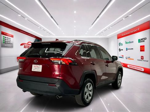 Used 2021 Toyota RAV4 LE image 8