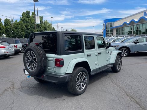 Used 2023 Jeep Wrangler Unlimited Sahara w/ Cold Weather Group AWD/4WD image 5