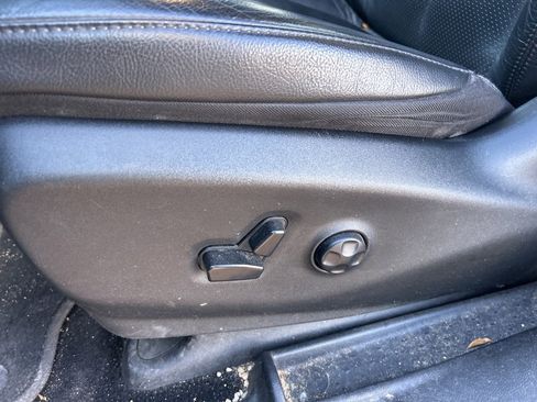 Used 2020 Chrysler Pacifica Touring-L image 10