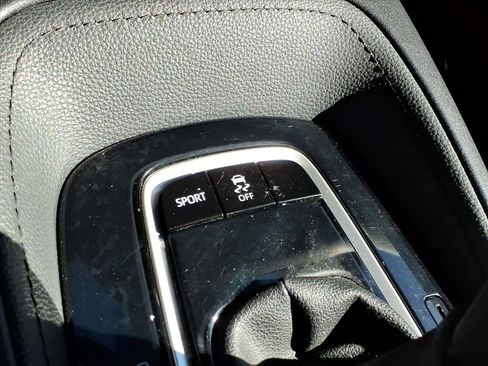 Used 2020 Toyota Corolla SE image 18