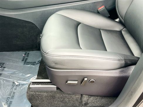 Used 2025 Tesla Model Y Long Range image 17