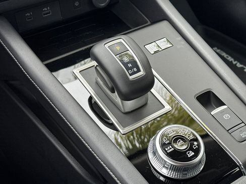 New 2025 Mitsubishi Outlander SE image 20