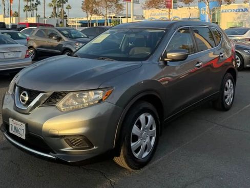 Used 2015 Nissan Rogue S FWD image 2