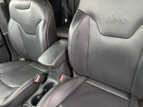 Used 2018 Jeep Compass Limited image 16