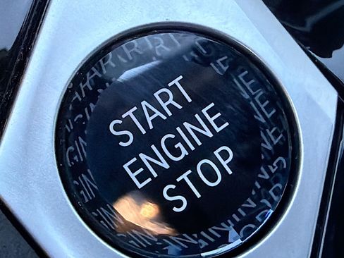 Used 2025 BMW X5 sDrive40i w/ Executive Package image 37