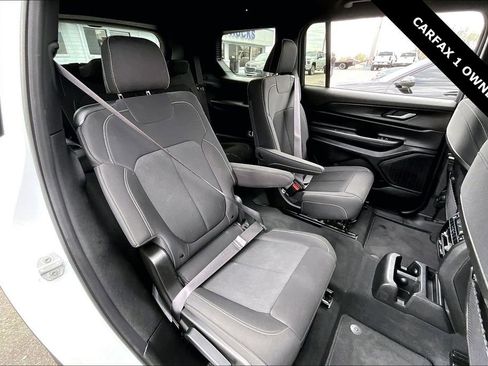 Used 2025 Jeep Grand Cherokee L Laredo image 24