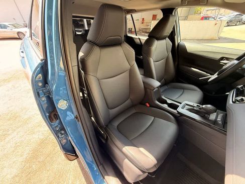 Used 2026 Toyota Corolla Cross XLE w/ Convenience Package FWD image 15
