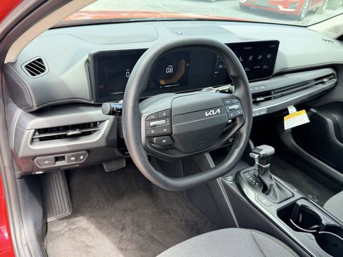 Used 2025 Kia K4 LXS image 19