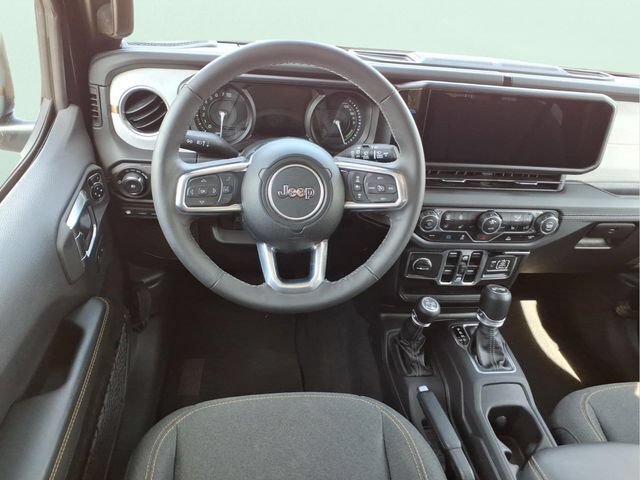 Used 2025 Jeep Wrangler Unlimited Sahara AWD/4WD image 17