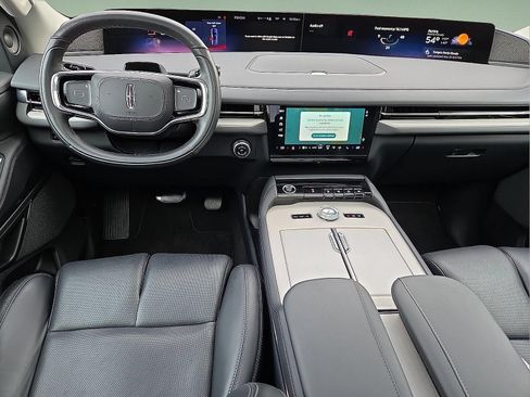 Used 2025 Lincoln Navigator L Reserve AWD/4WD image 12